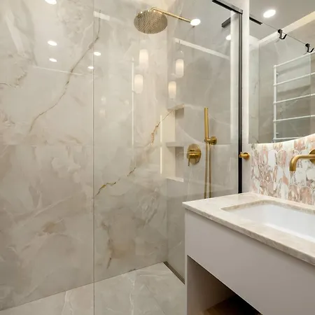 Apartment Stylish In With Air Conditioning, Close To The Market Square By Renters Prestige *