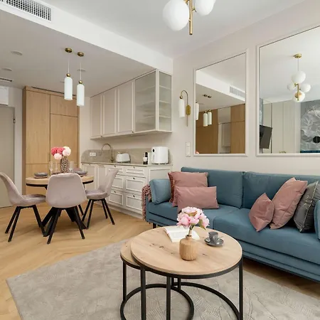 Stylish In With Air Conditioning, Close To The Market Square By Renters Prestige Appartamento