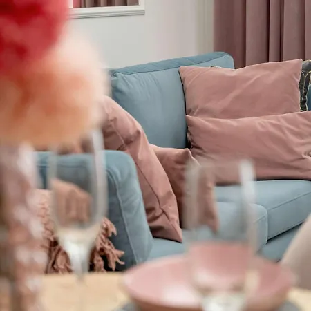 Stylish In With Air Conditioning, Close To The Market Square By Renters Prestige 아파트 *