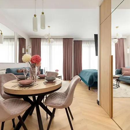 Stylish In With Air Conditioning, Close To The Market Square By Renters Prestige Breslavia