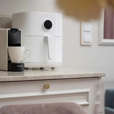 Stylish In With Air Conditioning, Close To The Market Square By Renters Prestige