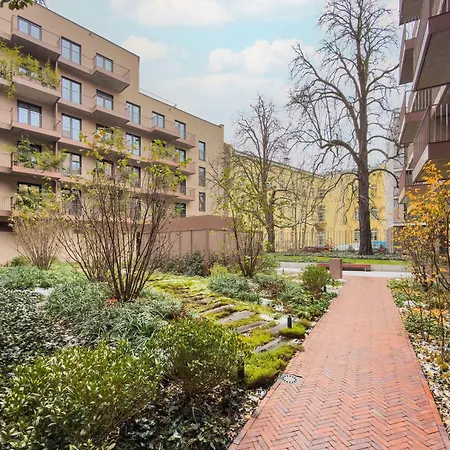 Stylish In With Air Conditioning, Close To The Market Square By Renters Prestige Apartment *