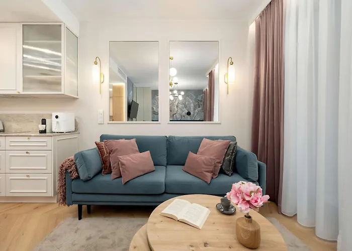 Stylish In With Air Conditioning, Close To The Market Square By Renters Prestige ヴロツワフ