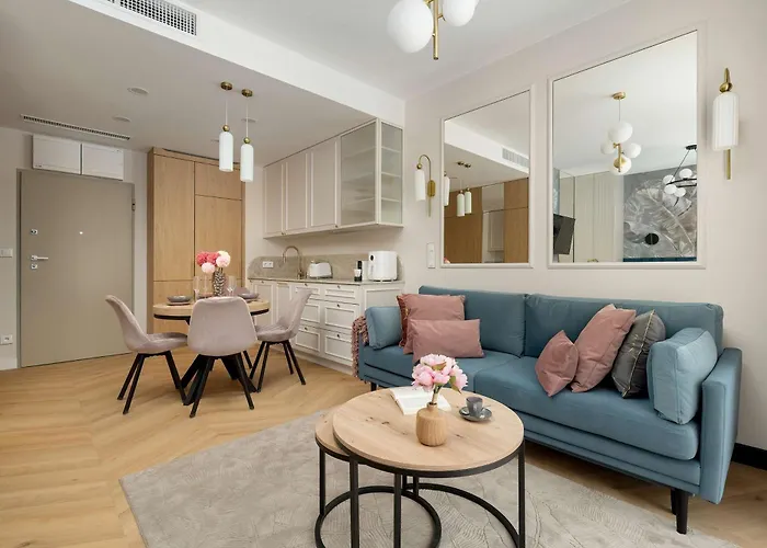 Stylish In With Air Conditioning, Close To The Market Square By Renters Prestige アパート