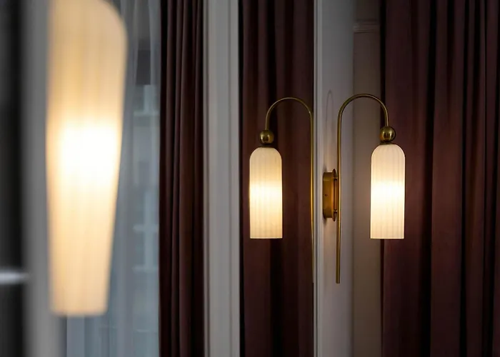 Stylish In With Air Conditioning, Close To The Market Square By Renters Prestige アパート