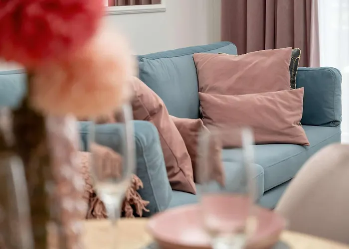 Stylish In With Air Conditioning, Close To The Market Square By Renters Prestige アパート *